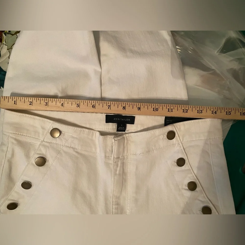 NWT - Ann Taylor White Skinny Jeans with Sailor Buttons - Sz 6 - Picture 7 of 9